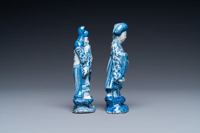 Deux figures de chinois en fa&iuml;ence de Delft en bleu et blanc, 1er quart du 18&egrave;me