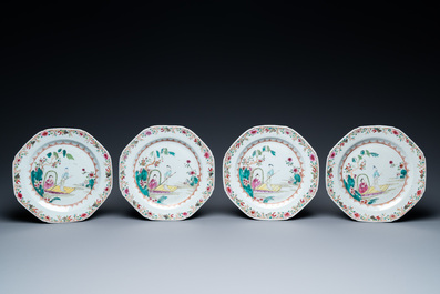 Huit assiettes de forme octogonale en porcelaine de Chine famille rose, Qianlong