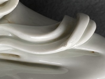 Un groupe en porcelaine blanc de Chine de Dehua figurant Magu et un cerf, marque illisible, R&eacute;publique