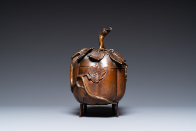 Een Chinese bronzen wierookbrander in de vorm van twee pompoenen, 19e eeuw