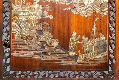 Een Chinees houten scherm met parelmoer ingelegd voor de Vietnamese markt, 19e eeuw
