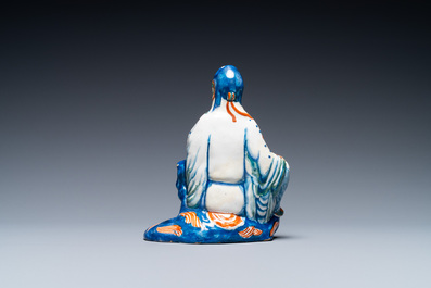 Een polychrome Delftse figuur van een Chinees, 18e eeuw