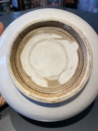 Un br&ucirc;le-parfum en porcelaine blanc de Chine de Dehua, Yongzheng