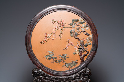 A pair of Chinese wooden table screens with soapstone- and bone-embellished medallions, 18/19th C.