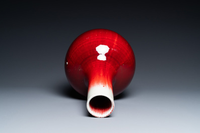 Een Chinese flesvormige vaas met langyao glazuur, 18/19e eeuw