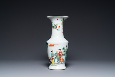 A Chinese famille rose vase with narrative design, 18/19th C.