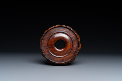 Un vase de forme 'yuhuchunping' en porcelaine de Chine en clair de lune monochrome, Chine, 19&egrave;me