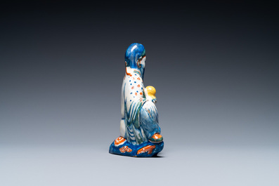 Een polychrome Delftse figuur van een Chinees, 18e eeuw