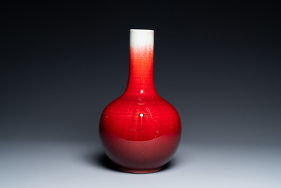 Een Chinese flesvormige vaas met langyao glazuur, 18/19e eeuw