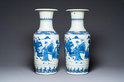 A pair of Chinese blue and white vases, 19th C.