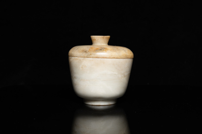 A Chinese hardstone gaiwan and cover, 18/19th C.