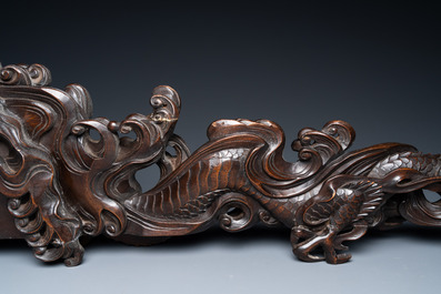 Un grand &eacute;cran en bois au panneau central en laque dor&eacute; et incrust&eacute; d'ivoire, Japon, Meiji