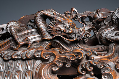 Un grand &eacute;cran en bois au panneau central en laque dor&eacute; et incrust&eacute; d'ivoire, Japon, Meiji