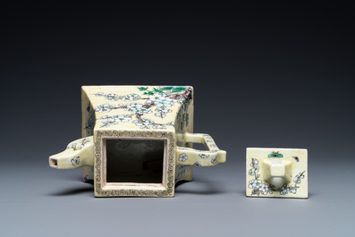 A Chinese verte biscuit yellow-ground teapot and cover, 19th C.