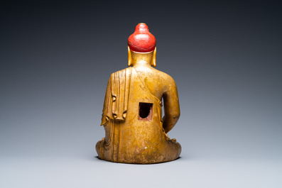 Een Vietnamese of Japanse vergulde en gelakte houten Boeddha, 19e eeuw