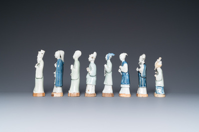 Huit figures en porcelaine de Chine en bleu, blanc et c&eacute;ladon, Qianlong
