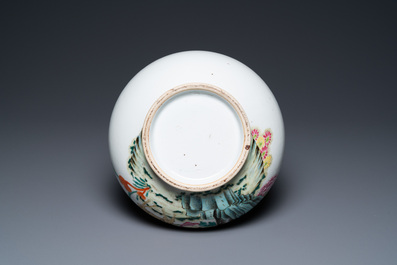 Een Chinese flesvormige vaas met een hert en kraanvogels, 19/20e eeuw