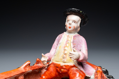 Un groupe en fa&iuml;ence polychrome petit feu de Delft figurant deux rameurs dans un canot, 2&egrave;me moiti&eacute; du 18&egrave;me