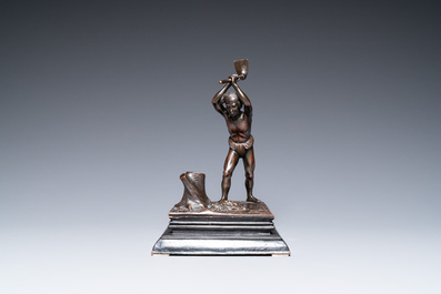 A Vietnamese bronze sculpture depicting a lumberjack, 19/20th C.