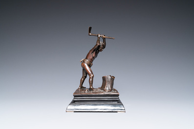 Un groupe en bronze figurant un b&ucirc;cheron, Vietnam, 19/20&egrave;me