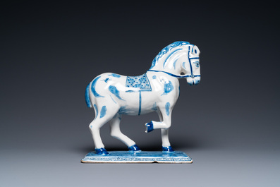 Een blauw-wit Delfts paard, 18e eeuw