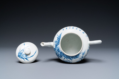 A Chinese 'Bleu de Hue' teapot for the Vietnamese market, Ruo Shen Zhen Cang mark, 19th C.