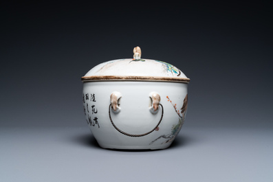 A Chinese qianjiang cai bowl and cover, signed Yi Mao, 19/20th C.