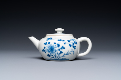 A small Chinese blue and white teapot with floral design, 19th C.