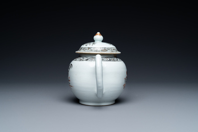 Une th&eacute;i&egrave;re couverte en porcelaine de Chine &agrave; d&eacute;cor d'un coq et d'une poule en accouplement en grisaille et rouge de fer, Yongzheng/Qianlong