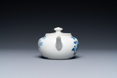 A small Chinese blue and white teapot with floral design, 19th C.