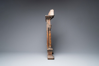 Un important retable figurant la 'Descente de croix' en bois sculpt&eacute; et terre cuite polychrom&eacute;, Italie, 1&egrave;re moiti&eacute; du 16&egrave;me