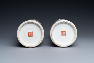 Une paire de porte-chapeaux ajour&eacute;s en porcelaine de Chine famille rose, marque et &eacute;poque de Daoguang
