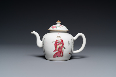 Une th&eacute;i&egrave;re couverte en porcelaine de Chine famille rose &agrave; d&eacute;cor Wu Shuang Pu, 19/20&egrave;me