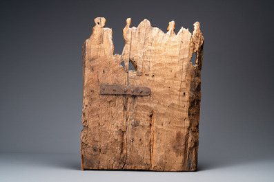 Un fragment de retable en ch&ecirc;ne sculpt&eacute;: 'Soldats romains sur le mont Golgotha', Flandres, vers 1500