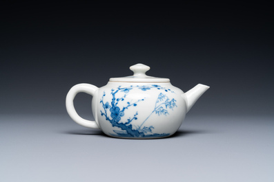 A small Chinese blue and white teapot with floral design, 19th C.
