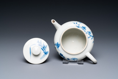 A small Chinese blue and white teapot with floral design, 19th C.