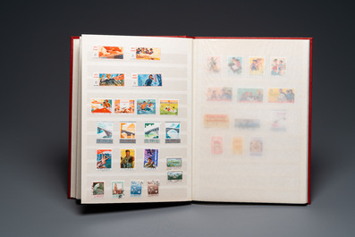 Een album met Chinese postzegels, 20e eeuw