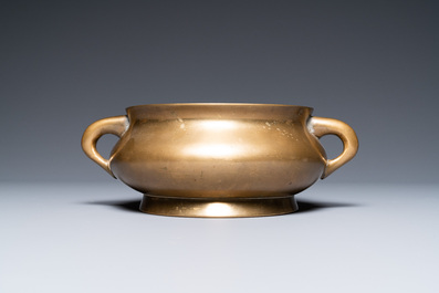 Een Chinese bronzen wierookbrander, Xuande merk, 19e eeuw