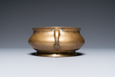 Een Chinese bronzen wierookbrander, Xuande merk, 19e eeuw