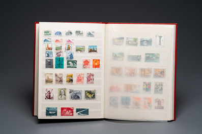 Een album met Chinese postzegels, 20e eeuw