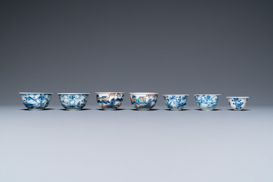 Zevenentwintig Chinese blauw-witte schotels en zeven koppen, Kangxi en later
