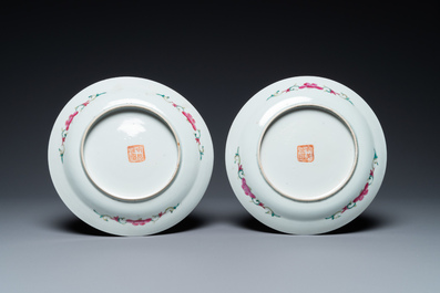 Paire d'assiettes en porcelaine de Chine famille rose pour le march&eacute; Straits ou Peranakan, 19&egrave;me