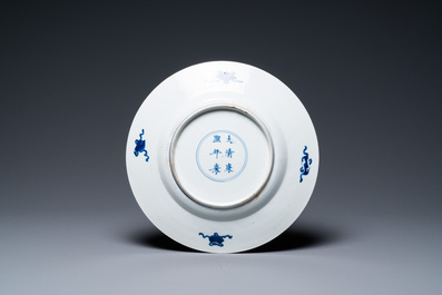 Een Chinese blauw-witte schotel, Kangxi merk en periode