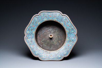 Un grand br&ucirc;le-parfum tripod en &eacute;maux cloisonn&eacute;s, Chine, 19&egrave;me