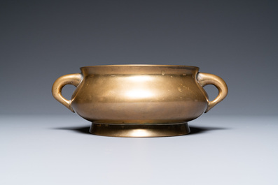 Een Chinese bronzen wierookbrander, Xuande merk, 19e eeuw