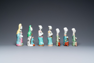 Treize figures en porcelaine de Chine famille rose, Qianlong et apr&egrave;s