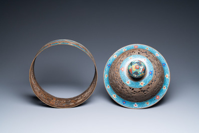 Un grand br&ucirc;le-parfum tripod en &eacute;maux cloisonn&eacute;s, Chine, 19&egrave;me