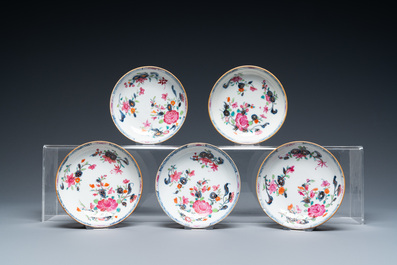 Vingt-deux tasses et dix-neuf soucoupes en porcelaine de Chine famille rose et en bleu et blanc, Kangxi et apr&egrave;s