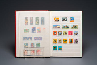 Een album met Chinese postzegels, 20e eeuw