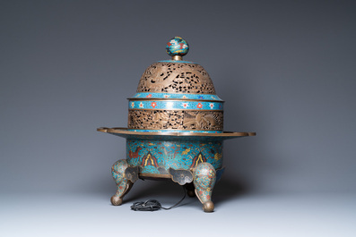 Un grand br&ucirc;le-parfum tripod en &eacute;maux cloisonn&eacute;s, Chine, 19&egrave;me